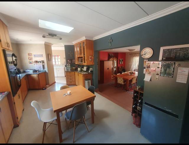 5 BEDROOM HOUSE FOR SALE IN PEBBLE ROCK GOLF VILLAGE